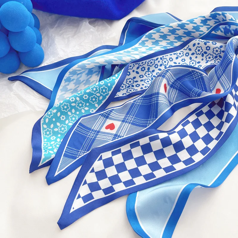 Kleinblauer Seidenschal, neues – Travel Accessories Gifts Bewertung und Preis