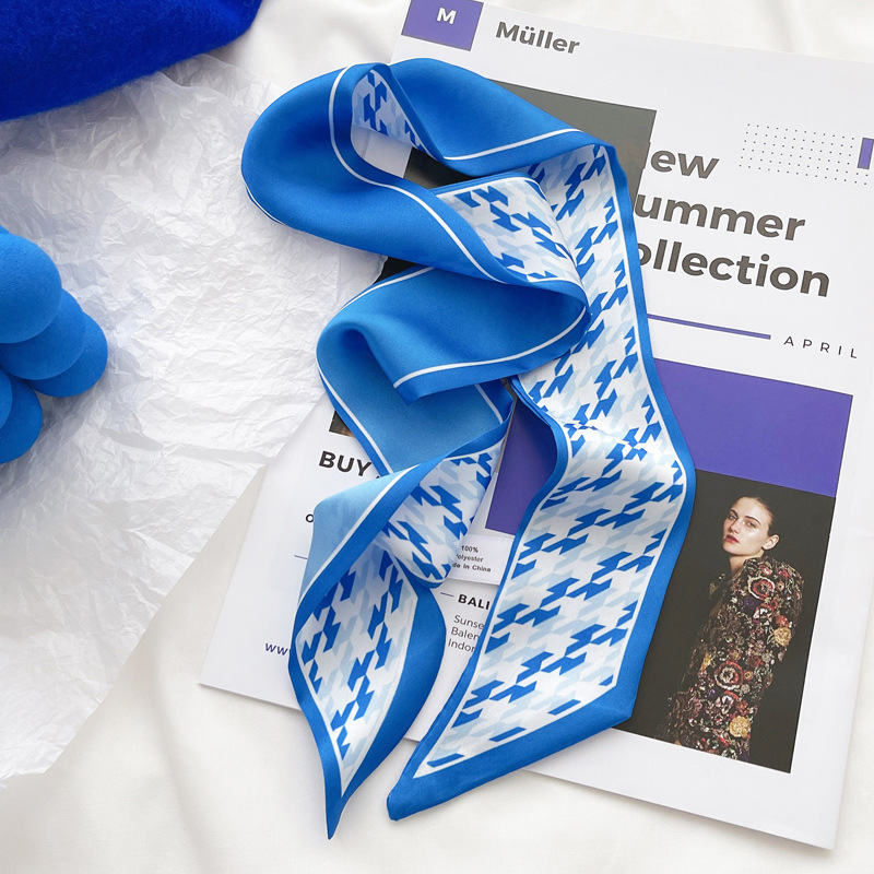 Kleinblauer Seidenschal, neues – Travel Accessories Gifts Bewertung und Preis